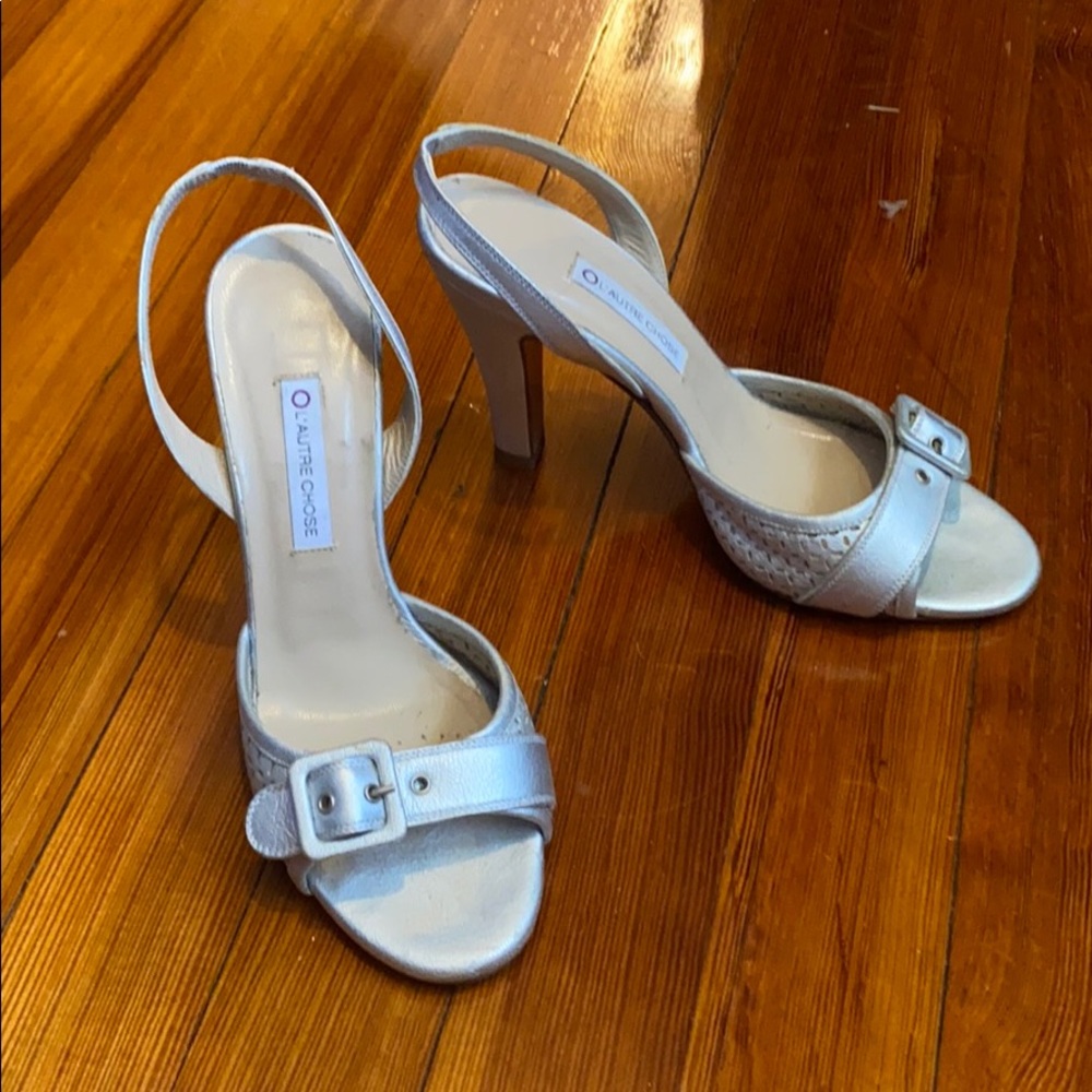 L’Autre Chose silver sling back heeled sandal